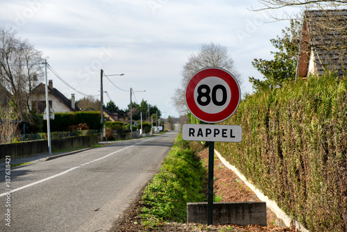 Fototapeta Naklejka Na Ścianę i Meble -  limit speed at 80 km/h on the french  roads