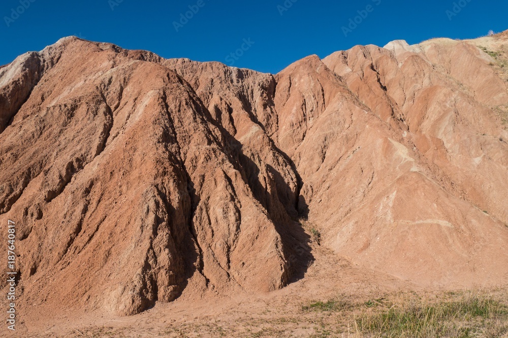 Fototapeta premium Landschaft in Andalusien - Rote Felsen - Bergkamm