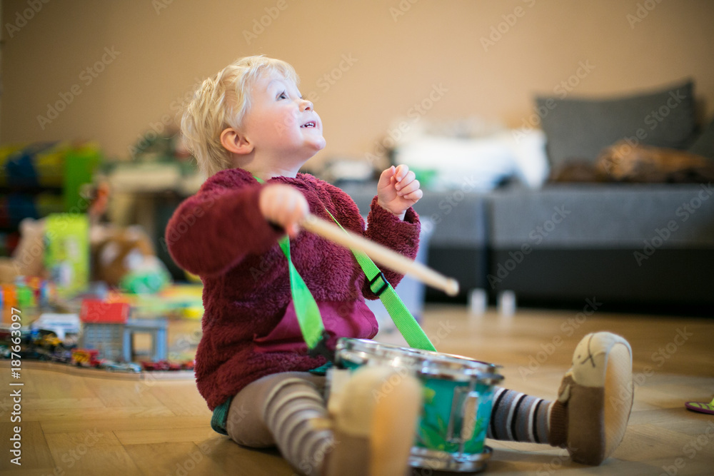 Naklejka premium kreativer Musiker