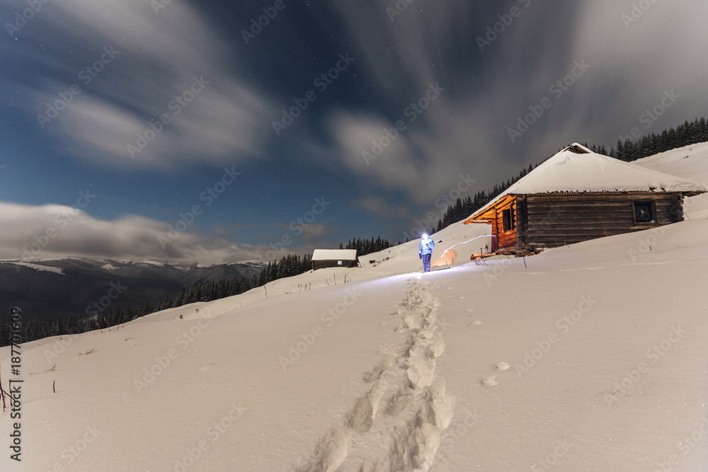 Fototapeta Piękna śnieżna zima w górach