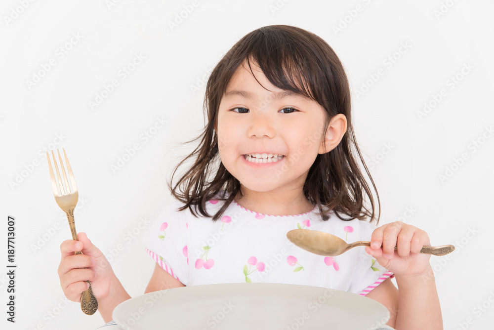 フォークとスプーンを持つ女の子 Stock Photo Adobe Stock