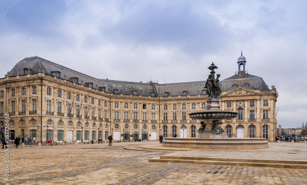 Place de la Bourse à Bordeaux et le miroir d'eau, Gironde, Nouvelle-Aquitaine, France