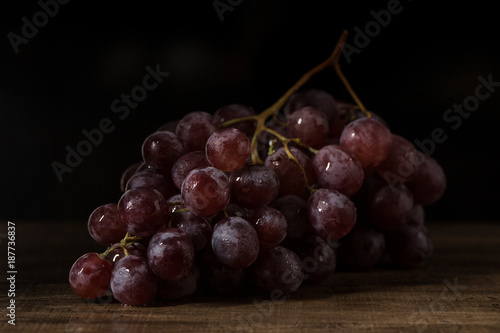Obraz na płótnie Fresh red grapes, vintage style. w salonie