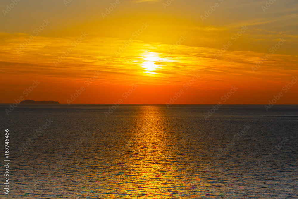 Fototapeta premium Beautiful sunset above the sea. Sunset Sky.