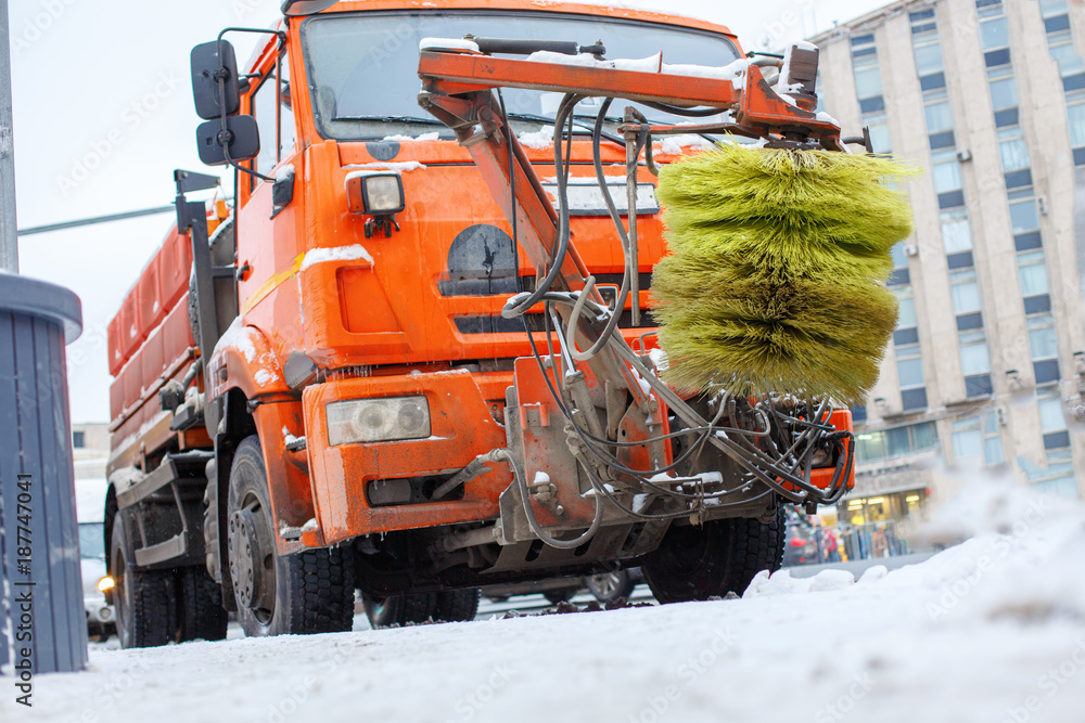 Snow-removing machine Snow-removing machine