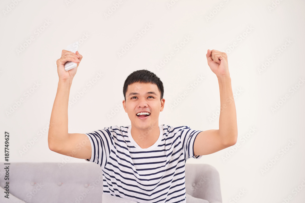 Man sweating excessively smelling bad at home Man sweating excessively smelling bad at home