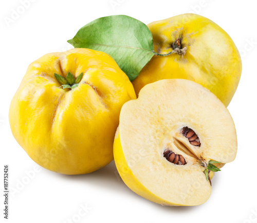 Tableau sur toile Apple-quince and piece of quince. File contains clipping path.