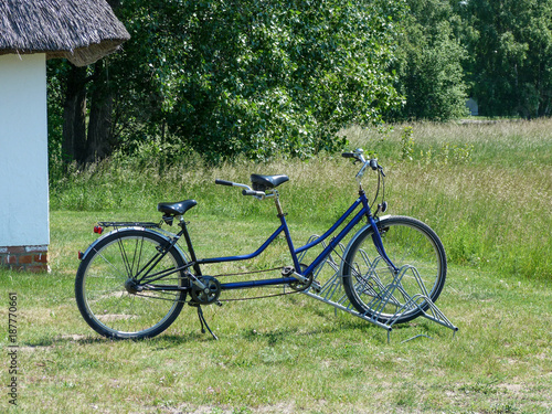 Tandem an Fahrradständer