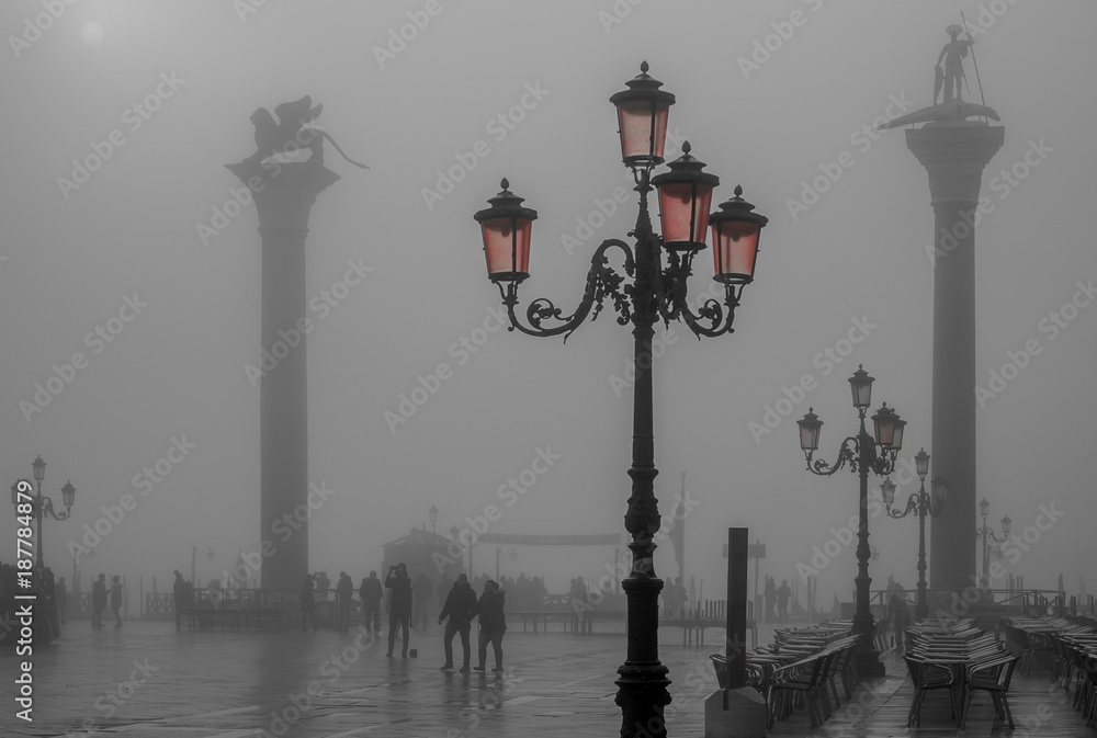 Naklejka premium Nebbia a Venezia