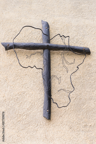 Holzkreuz mit Afrika photo