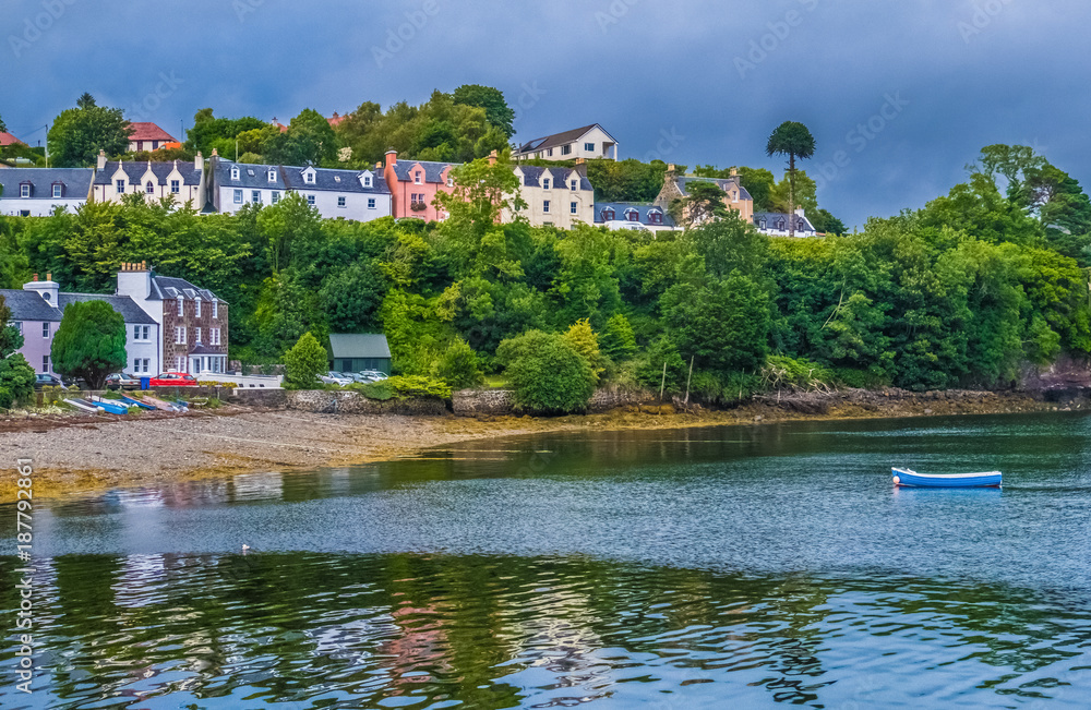 Portree (Port Rìgh]), the a charming fishing harbor and the largest settlement on the Isle of Skye in the Inner Hebrides of Scotland.