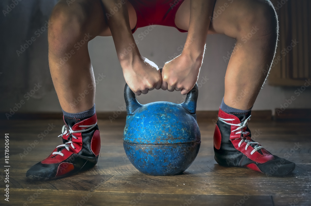 Naklejka premium Exercise swung weights.