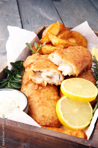 Canvas Print traditional British fish and chips with potato and lemon