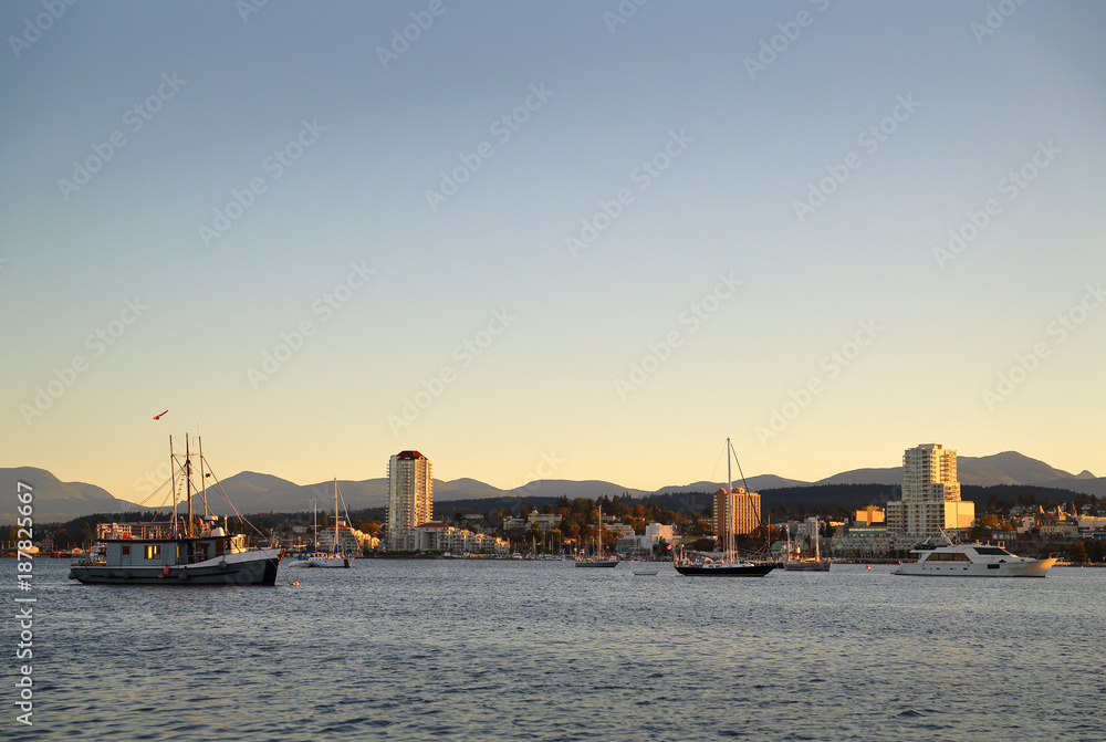 Fototapeta premium Nanaimo Harbor Dusk, British Columbia. Waterfront condominiums overlook the harbor and marina in Downtown Nanaimo, British Columbia, Canada.&nbsp;