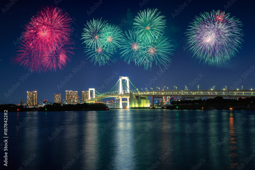 Fototapeta premium Tokyo bay city view and tokyo rainbow bridge with beautiful fireworks, Tokyo Japan