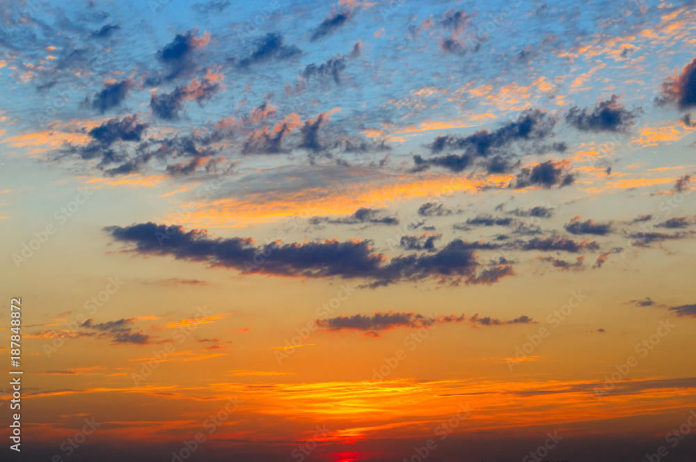 Fototapeta premium beautiful sunrise and cloudy sky