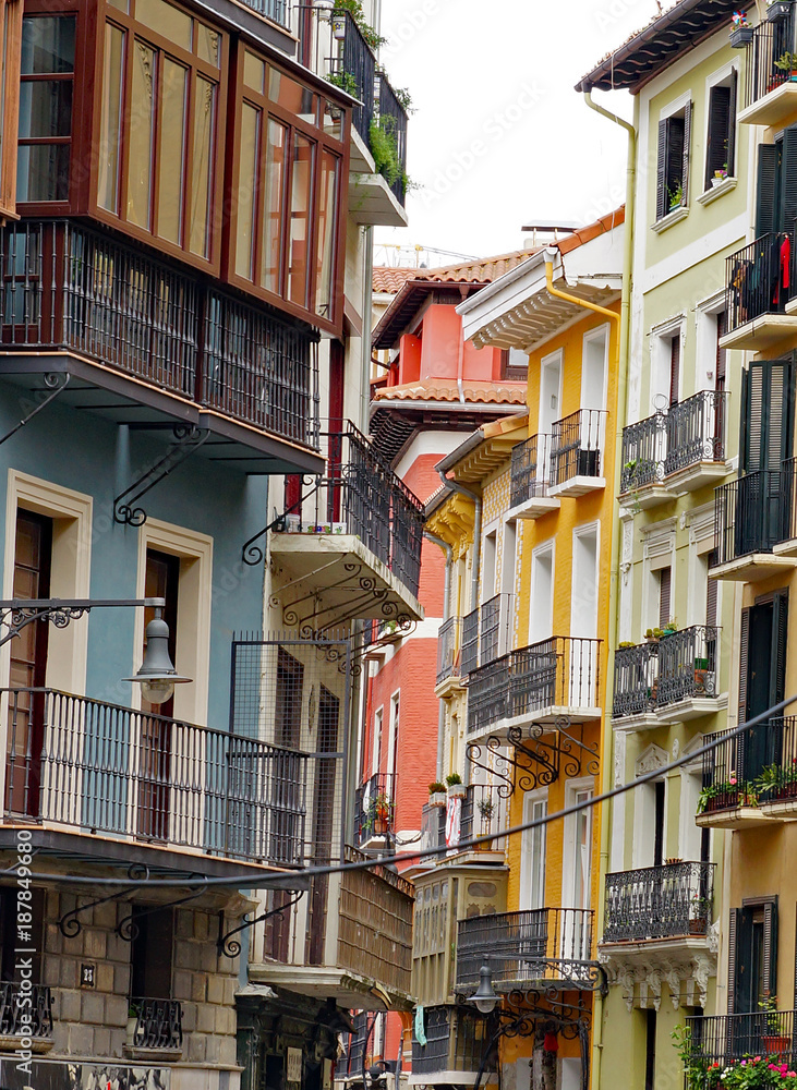 Stadthäuser in der Altstadt von Pamplona