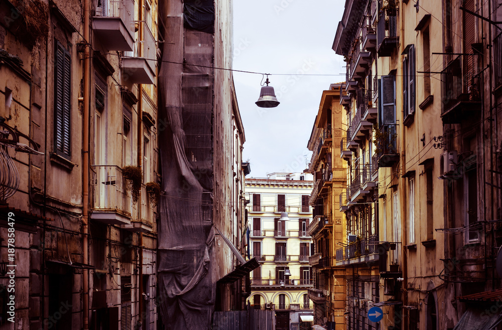 Obraz premium Antique building view in Old Town Naples, italy Europe