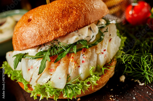 Spicy fish burger with rocket and dill