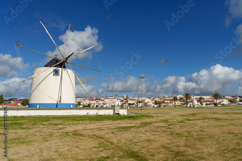 Historische Windmühle in Castro Verde, Portugal