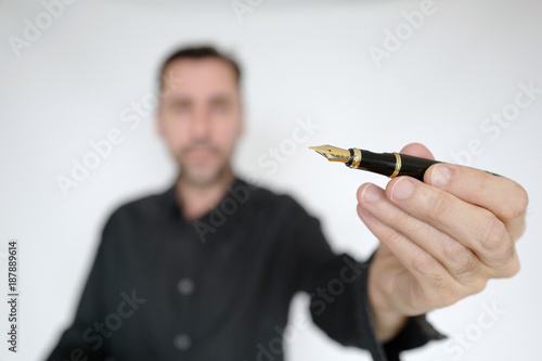 Wallpaper Mural stylo plume noir Torontodigital.ca