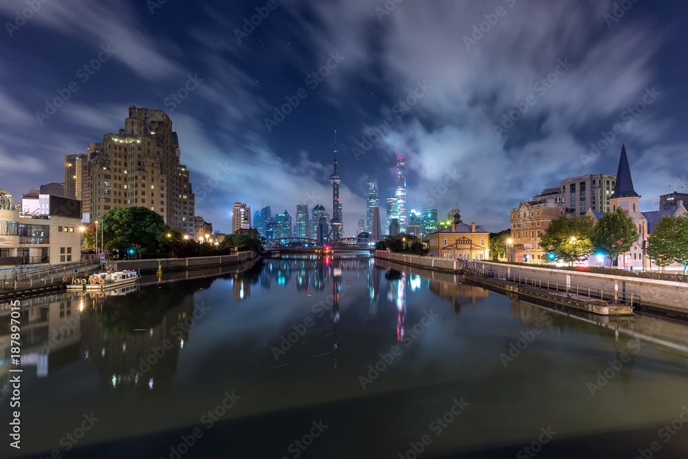 Fototapeta premium Shanghai Cityscape at sunrise