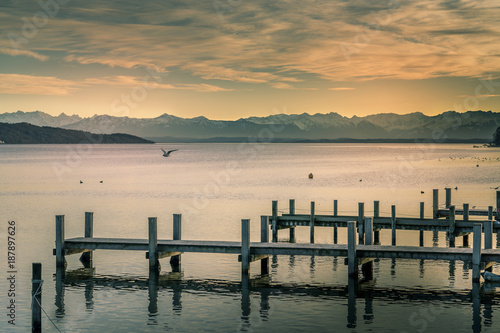 Blick   ber den Starnberger See