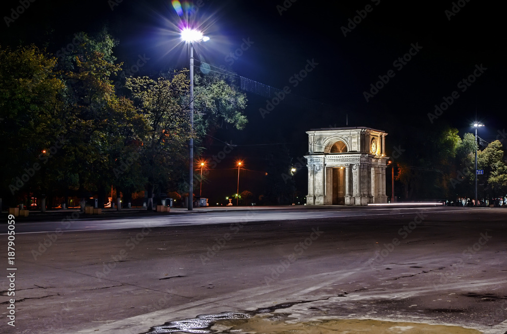Fototapeta The central square of Chisinau The Arc de Triomphe and the bell tower