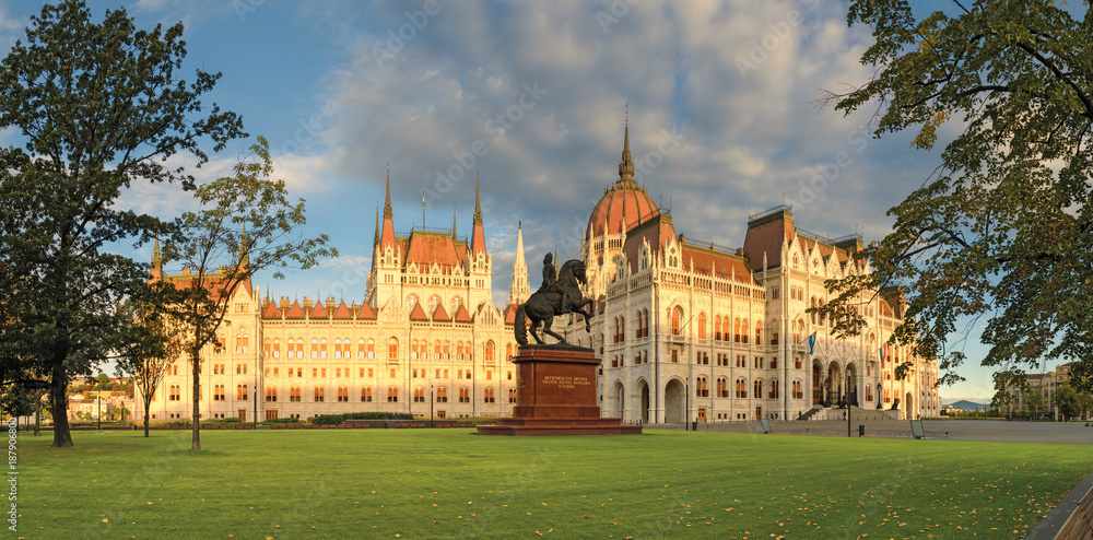 Parliament building and Rákóczi Ferenc equestrian monument in Budapest