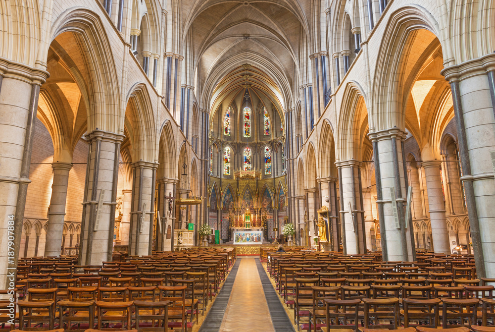 LONDON, GREAT BRITAIN - SEPTEMBER 17, 2017: The nave of church of St. James Spanish Place.