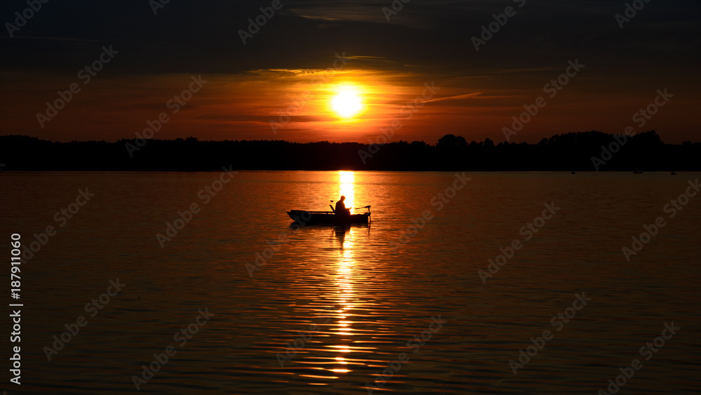 Obraz premium sunset on the lake