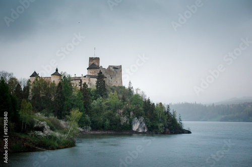 Fototapeta Naklejka Na Ścianę i Meble -  Medieval castle on the hill by the lake. Niedzlica , Poland