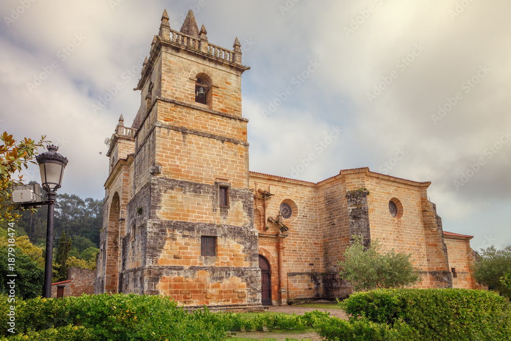 Church of San Martín de Tours located at the municipality of Alfoz de Lloredo (Cantabria, Spain), was built in the mid eighteenth century in baroque style.