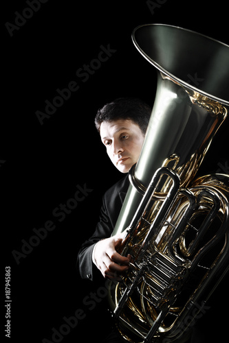 Photo sur Aluminium brossé Instrument de cuivre tuba. Joueur de cor  musicien classique - Nikkel-Art.fr