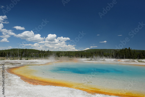 Gorąca wiosna termalna w Yellowstone