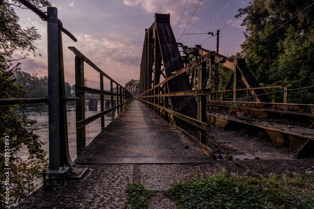 Eisenbahnbrücke über die Aare