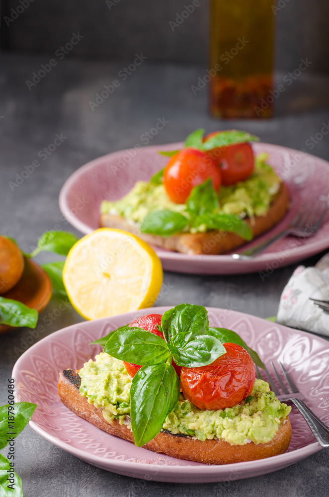 Avocado spread bread with baked tomato Avocado spread bread with baked tomato