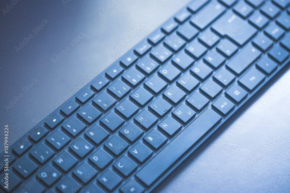 Designtastatur auf Schreibtisch Designtastatur auf Schreibtisch