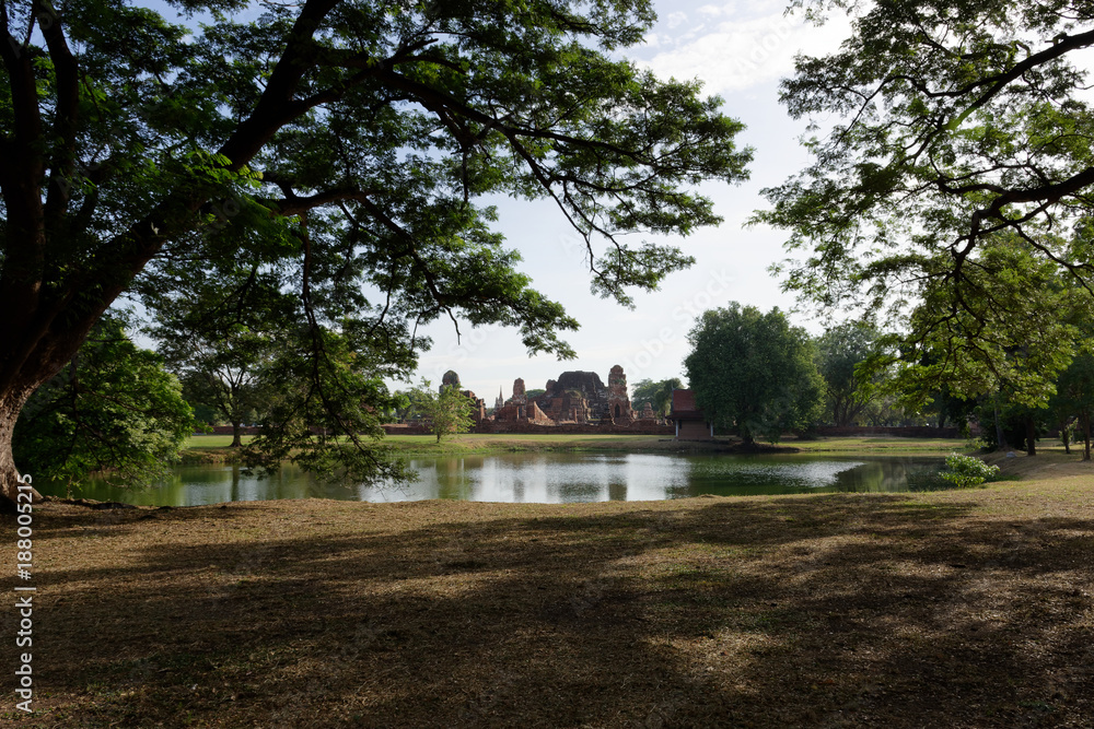 Obraz premium The sightseeing of Wat Mahathat from behind when looking from the the park across the pond. Such like a hint of fairy tale scene. 