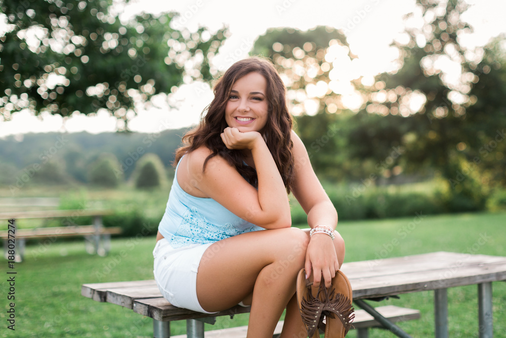 Naklejka premium Beautiful brunette teen woman outside on a summer day