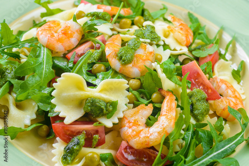 Pasta with shrimp and Greens