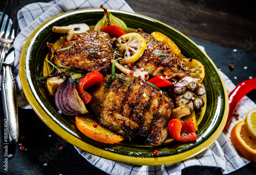 Barbecued chicken legs with vegetables
