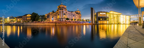 Photography Regierungsviertel Panorama mit Reichstag und Paul Löbe Haus in Berlin am Abend
