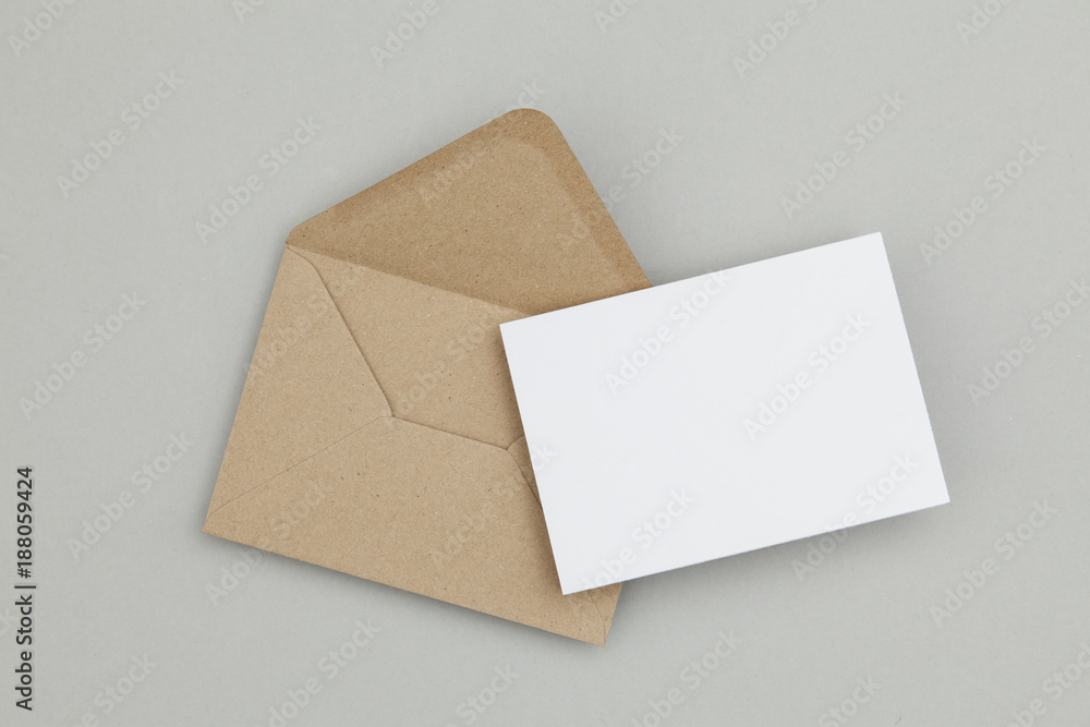 Blank white card with kraft brown paper envelope template mock up - obrazy, fototapety, plakaty 