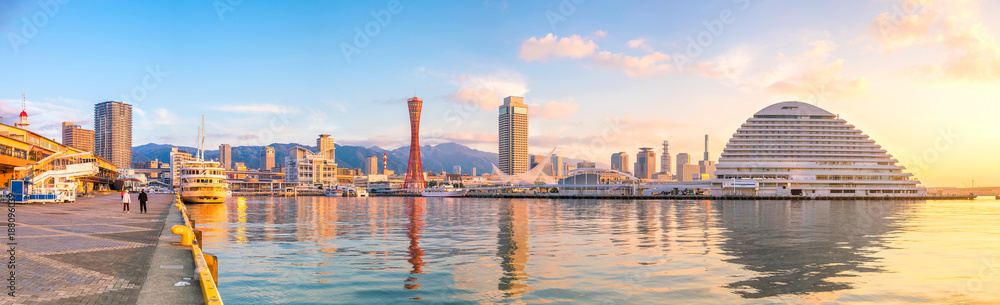Naklejka premium Skyline i Port of Kobe w Japonii
