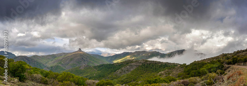 Panoramica del Parco nazionale della barbagia e del golfo di orosei - torrione calcareo di Perda Liana risalente all'era Giurassica 1