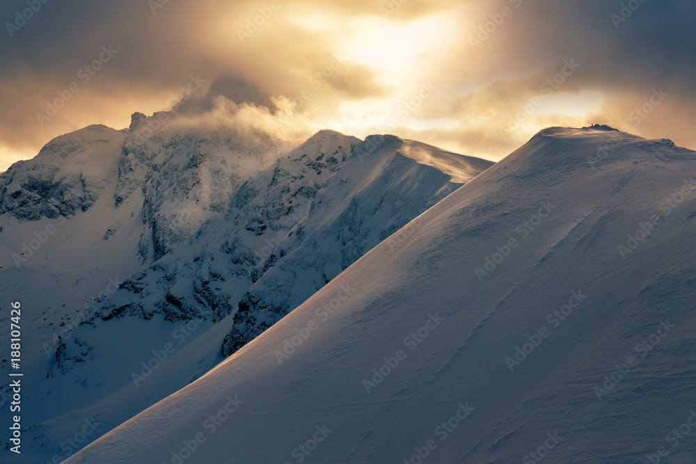 Fototapeta Wschód słońca z Kasprowy Wierch na szczyt Swinica