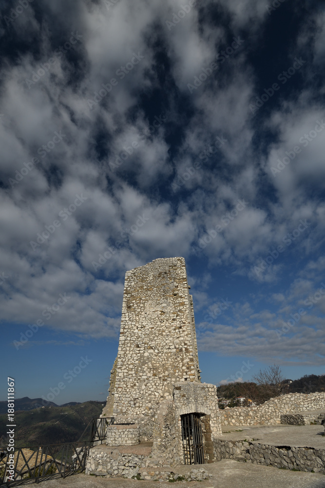 Torre medievale presso Olevano Romano - Roma - Lazio - Italia