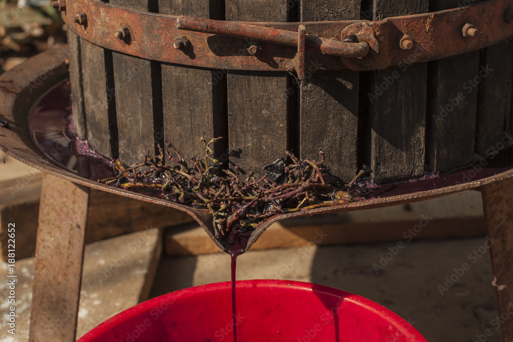 Winemaking. Technology of wine production. The folk tradition of