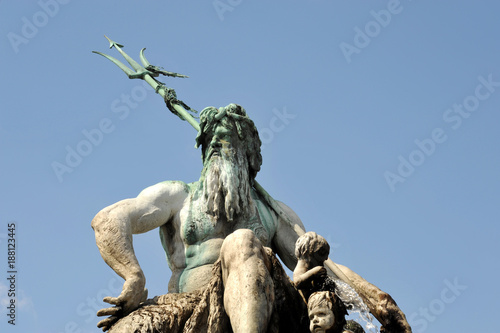 Neptun, Neptunbrunnen, Meeresgott, Dreizack,  römischer Gott, Brunnen, Gottheit, Mythologie, Meeresgottheit, Meer, Statue, Bauwerk, Skulptur